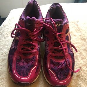 ASICS athletic running shoes 9.5 great condition